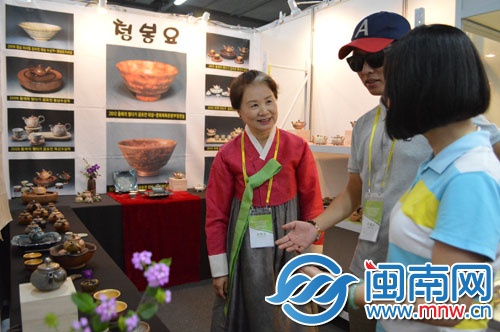 安溪茶展由區(qū)域化向國(guó)際化發(fā)展，韓國(guó)茶商也來(lái)安溪參展