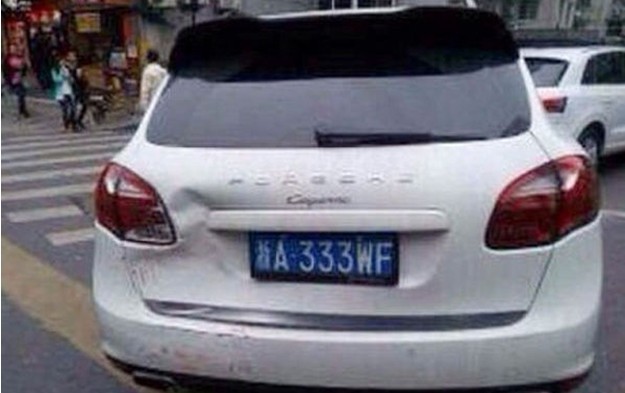 孫楊無證駕卡宴撞公交車