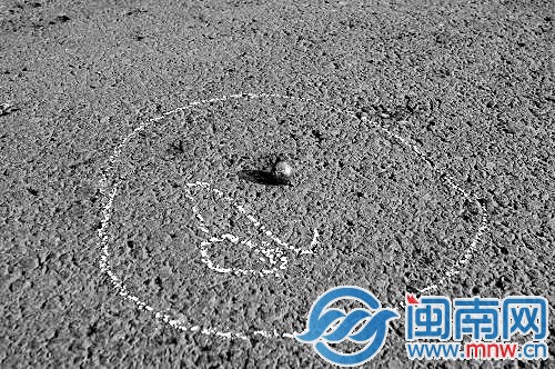爆炸后，現(xiàn)場散落的鋼珠