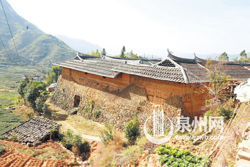聚斯樓已有641歲，現(xiàn)存夯土墻為明洪武五年建造。