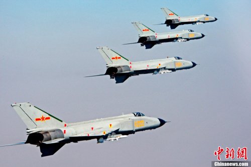 “殲-8”飛機(jī)。