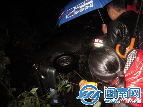 孩子獨(dú)守車(chē)內(nèi)危險(xiǎn)多1