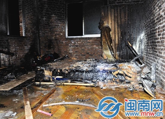 房間被火洗劫一空，成了黑色地獄