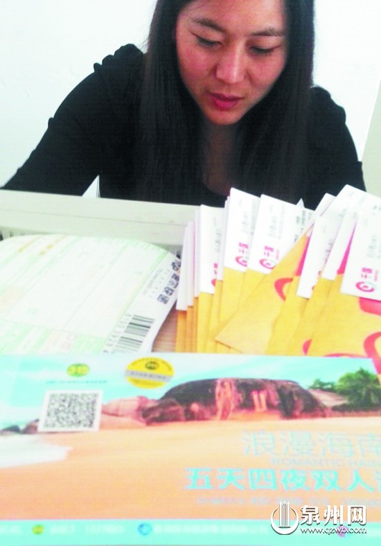 千國商務(wù)有限公司前臺桌子上擺滿旅游套票