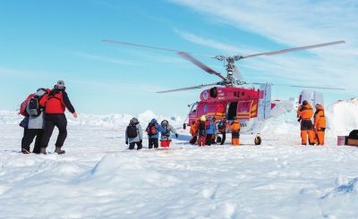 中國雪龍?zhí)柍晒I救俄羅斯52名被困南極乘客