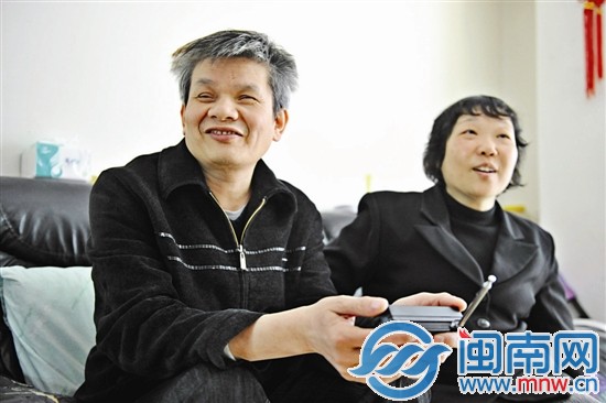雖然生活不易，但老兩口互相照顧，面對生活也很樂觀