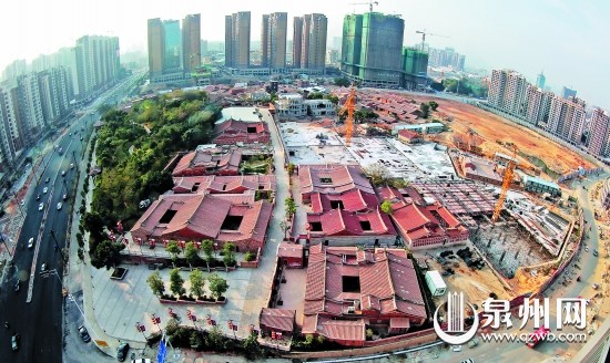 不少風(fēng)格鮮明的古大厝與洋樓被移入晉江五店市
