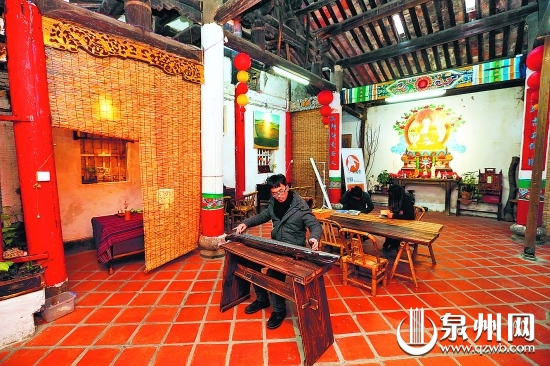 在古厝里開(kāi)發(fā)文化產(chǎn)業(yè)，也是對(duì)古厝本身的一種保護(hù)