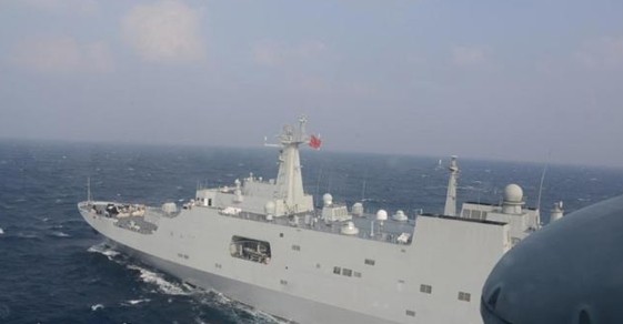 中國海軍南下遭遇大批可疑目標