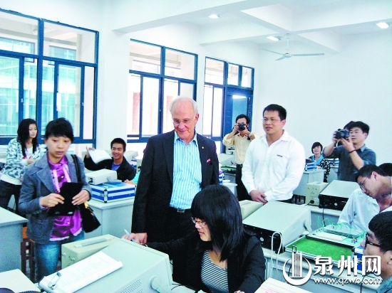 諾貝爾獎獲得者戴維·格羅斯到泉州經(jīng)貿(mào)職業(yè)技術(shù)學(xué)院