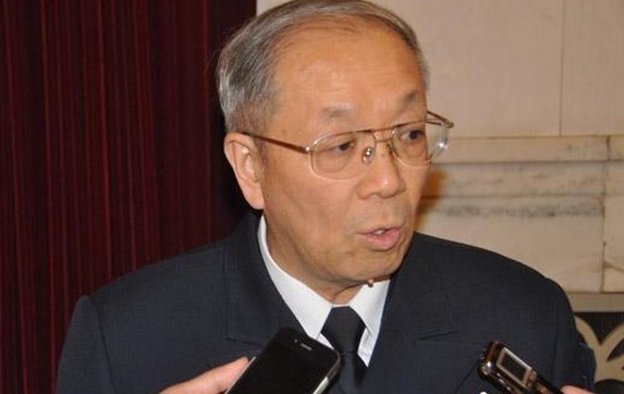 全國政協(xié)委員尹卓接受采訪（人民網(wǎng)記者 孟哲 攝）