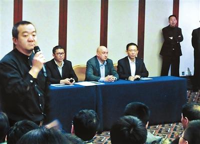 馬航失聯(lián)客機(jī)乘客家屬因慰問金附帶說明拒領(lǐng)1