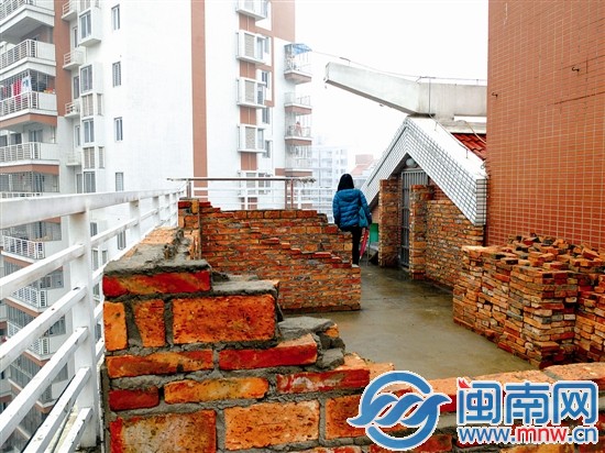 物業(yè)稱，違建幾天內(nèi)將拆除