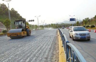 省道308線四黃至八尺嶺路段正在進行瀝青改造