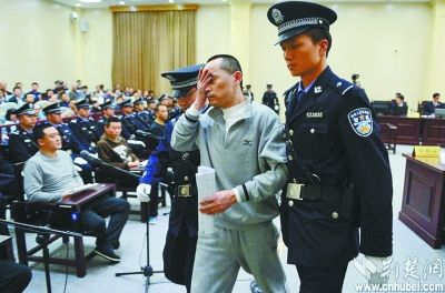 劉漢等36人涉黑案歷經(jīng)17天審理，一審全部休庭。