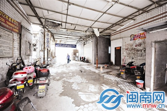 云谷建材市場旁的舊菜市場設(shè)施老化