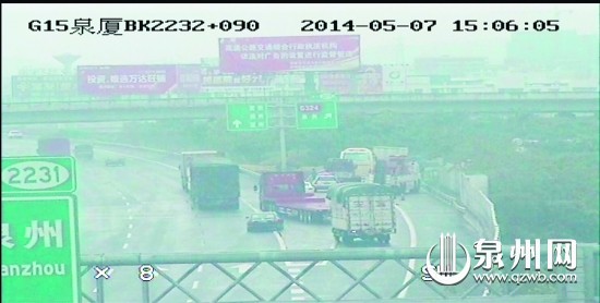 事故現(xiàn)場出口匝道被堵住