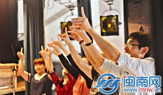 練習(xí)木偶手勢(shì)