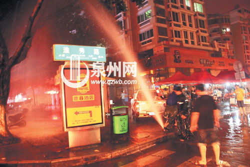 水柱沖天，直打在樹上