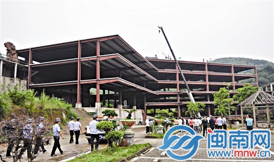 清源山迄今最大違法單體建筑業(yè)主正在自行拆除