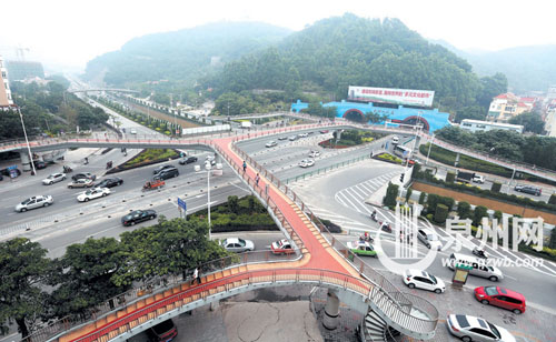 非機(jī)動(dòng)車要從坪山路、豐澤街拐到非機(jī)動(dòng)車隧道，都必