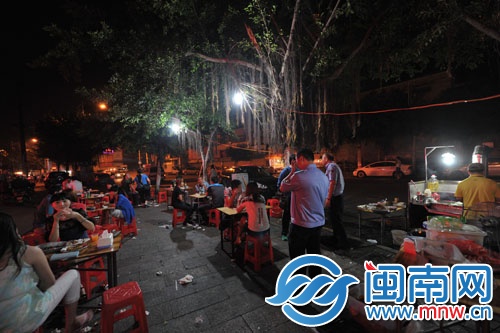 西賢路這處露天大排檔因?yàn)閿_民被投訴