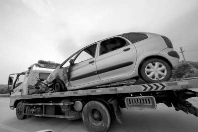 起火車輛被運(yùn)離現(xiàn)場。