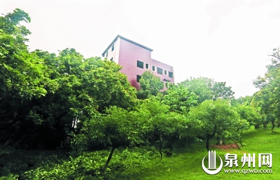 在建的社區(qū)辦公樓