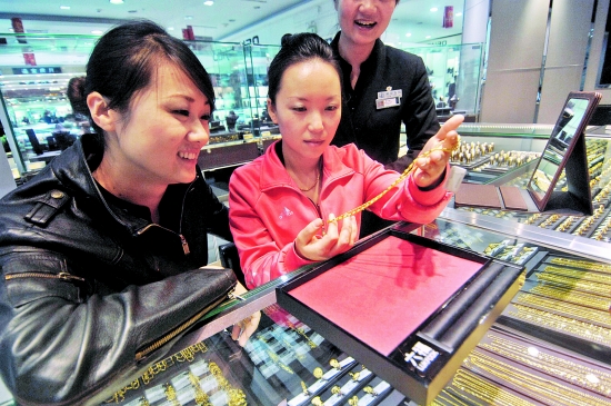 消費(fèi)者在選購黃金首飾