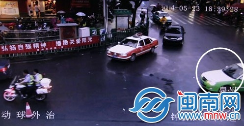 劉建軍的出租車跟在后面