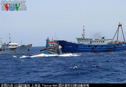 中國(guó)40艘漁船包圍越南漁船并撞沉一艘