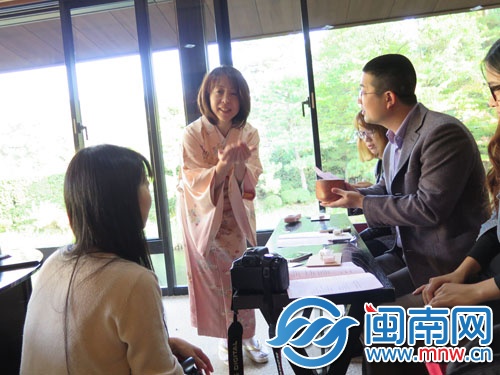 海都觀察團(tuán)在日本體驗(yàn)茶道
