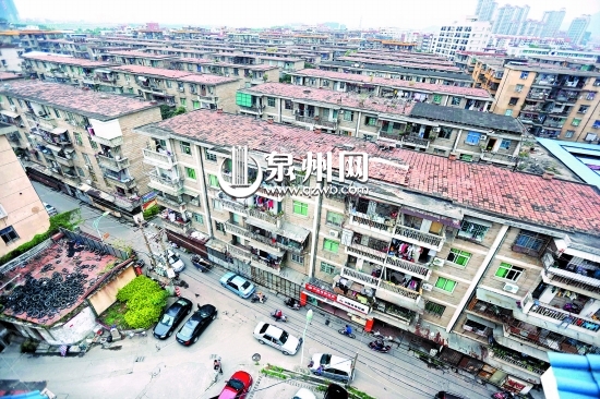 西郊社區(qū)有27幢石頭房，涉及630戶