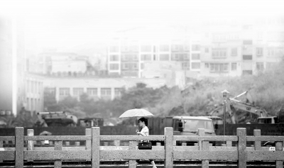 大雨造成市民出行困難。2