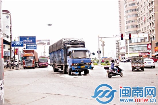 火滅后，從外觀上看，沒發(fā)現(xiàn)貨車有明顯受損情況
