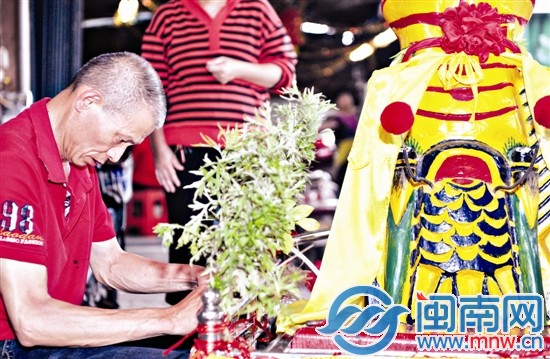 這個龍頭頗為特殊，汪冠新為即將到來的活動做準(zhǔn)備