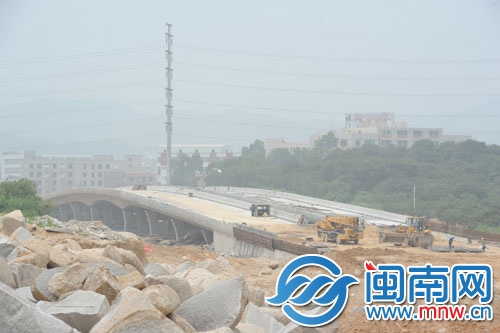 跨過縣道301的高架橋