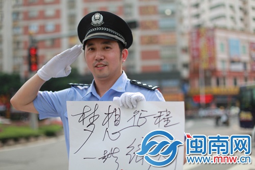 崗亭交警 童峰