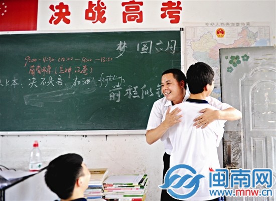 “平時我可不敢這樣抱老師！”