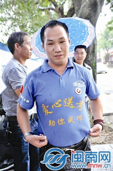 這位的哥堅持八年愛心送考，今年還特意組織愛心車隊