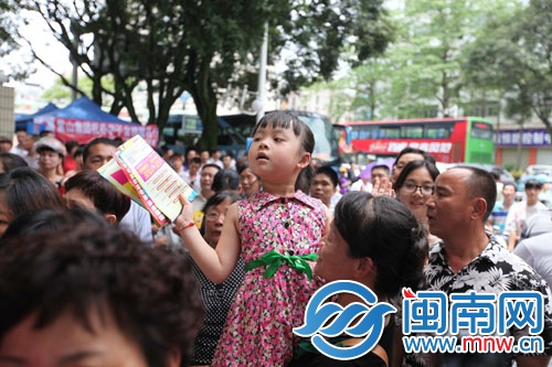 一家老少一起候考（攝于泉州一中）