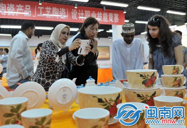 阿拉伯國家來賓對瓷器產(chǎn)生濃厚興趣
