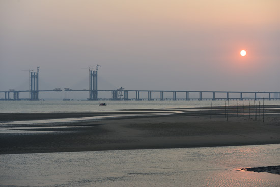 傍晚時(shí)分的泉州灣跨海大橋，夕陽(yáng)無(wú)限好
