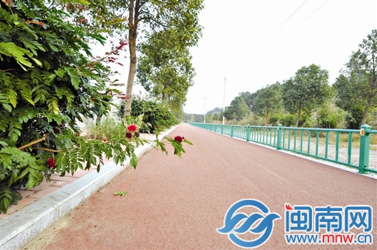 桃花山公園建有自行車道，如果能租賃自行車，居民鍛