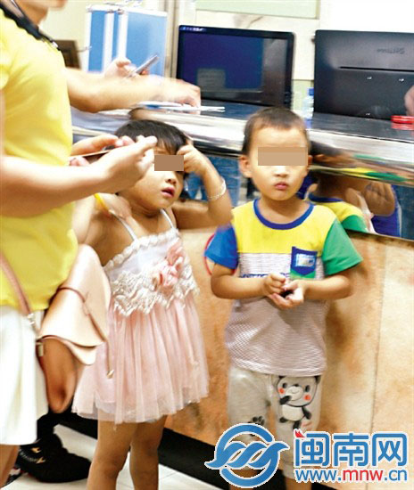 派出所里，這對表姐弟終于等來家人