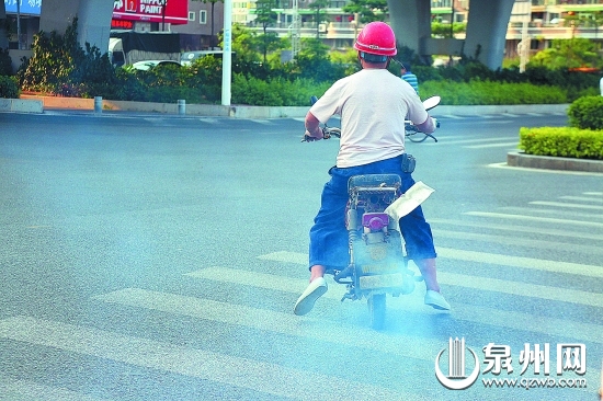 摩托車尾氣排放影響空氣質量