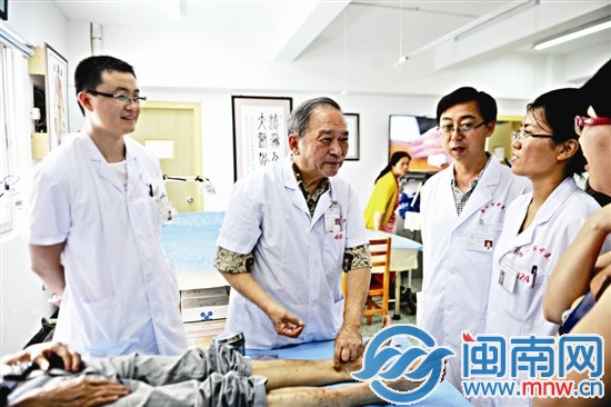 張永樹教學(xué)生針灸手法