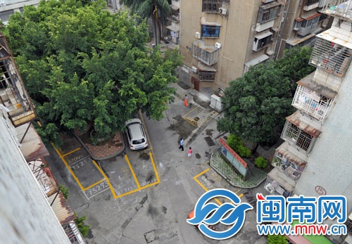 重新規(guī)劃停車位，將多余空間利用起來(lái)
