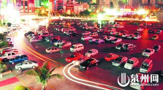 泉州市區(qū)豐澤商城廣場(chǎng)