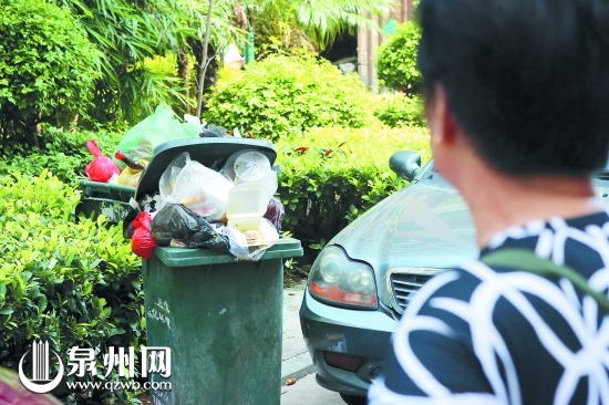 垃圾堆積無人清理